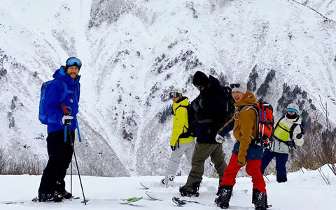 滑雪服為什么都是棉衣，沒(méi)有羽絨